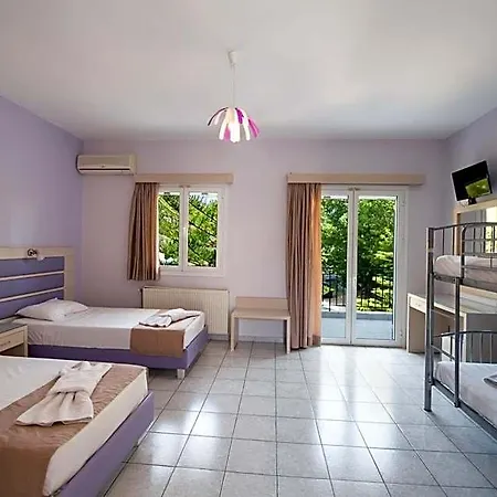 Surf Hotel 2*
